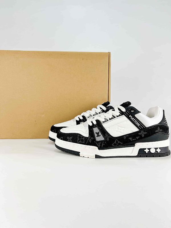 Louis Vuitton Trainer Low-Top Sneakers