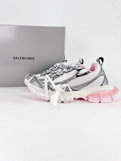 3XL Sketch Print Sneakers